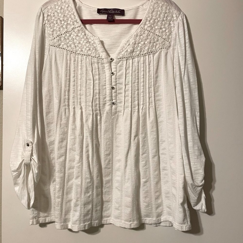 Gloria Vanderbilt White Top